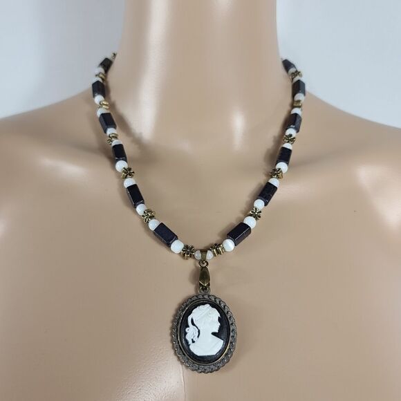 Handmade Cameo Glass White Freshwater Necklace set - Picture 8 of 15